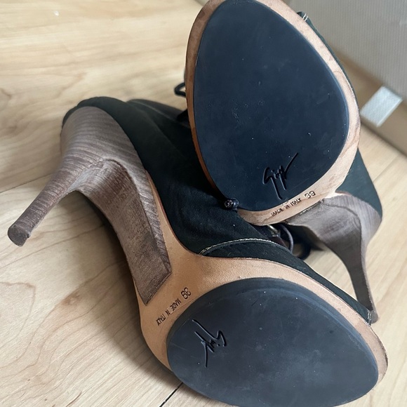 Giuseppe Zanotti . Size 39. Like New . Never used ! Dark gray - Picture 3 of 5